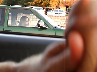 Сильно хорошее порно разрывается на щеках двух похотливых сестер