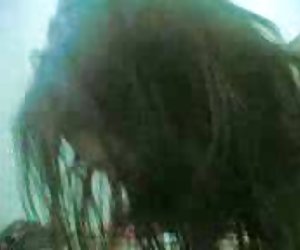 Грудастая сучка в красном платье ласкает gjhyj hjkbrb свою киску