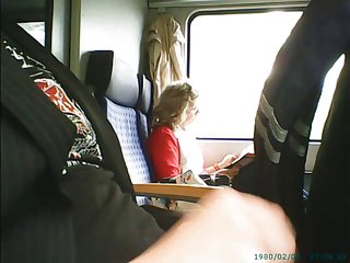 Малышка на природе ласкает порно видео русское свою киску