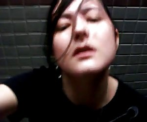 Красивая сука попросила, чтобы чувак вошел в нее как можно скорее. Он положил телку на полки и начал смотреть, после бесплатное порно без регистрации того, как он закончил хентай красиво на ее волосы