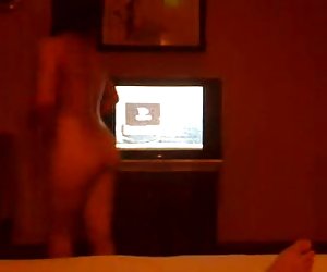 Сексуальная рыжая шлюха принимает мужчину в будуаре русское секс порно